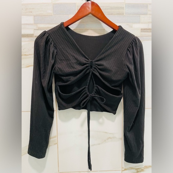 Chic Black Ruched Crop Top - Picture 7 of 8